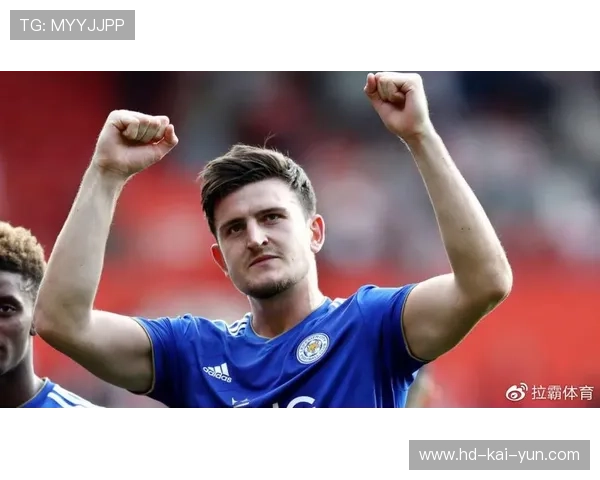 马圭尔头球中梁，曼联开场即施压曼城防线