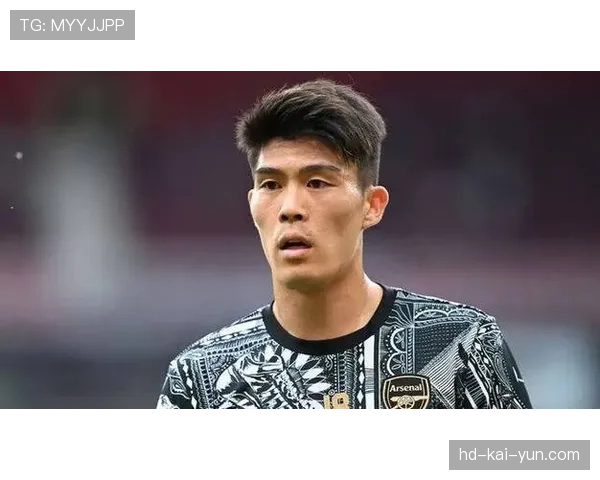 阿尔特塔的“边后腰”新实验：富安健洋在阿森纳体系中的角色演变